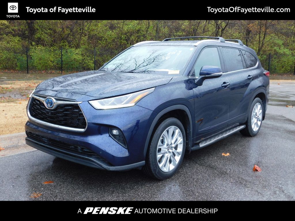 2022 Toyota Highlander Limited -
                Fayetteville, AR