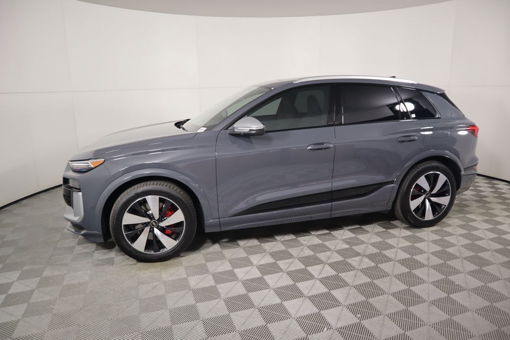 2025 Audi e-tron Premium 8