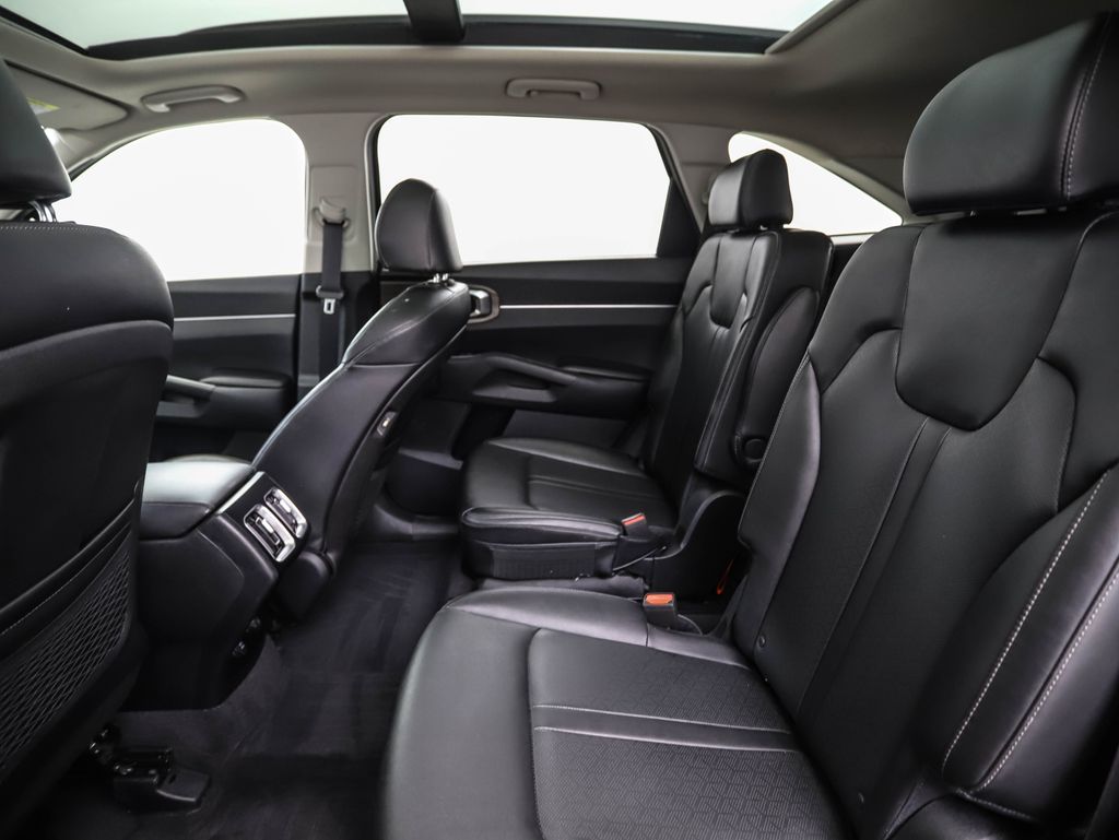 Thumbnail: 2022 Kia Sorento - 21