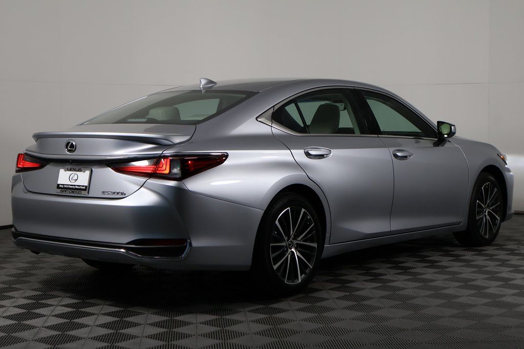 2025 Lexus ES Hybrid 300h 2