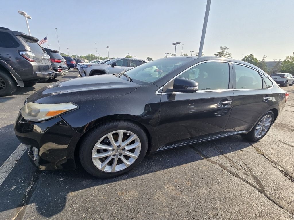 Used 2013 Black Toyota XLE Touring image 4