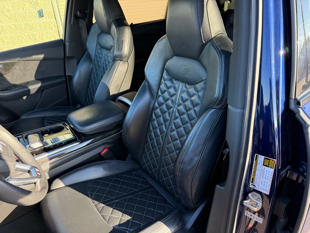 Thumbnail: 2022 Audi SQ7 - 8