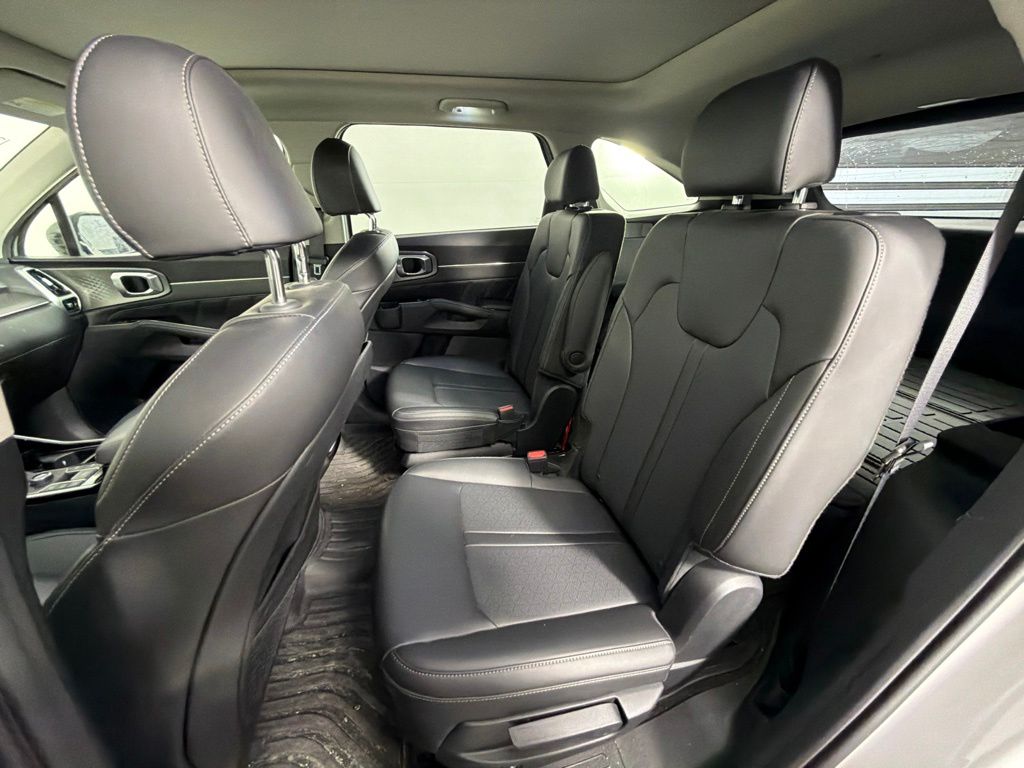 Thumbnail: 2023 Kia Sorento - 15