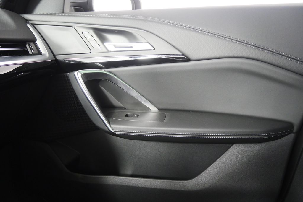 2025 BMW X2 xDrive28i 26