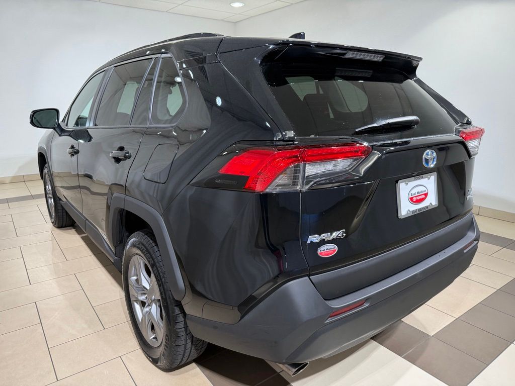 Thumbnail: 2022 Toyota RAV4 - 3