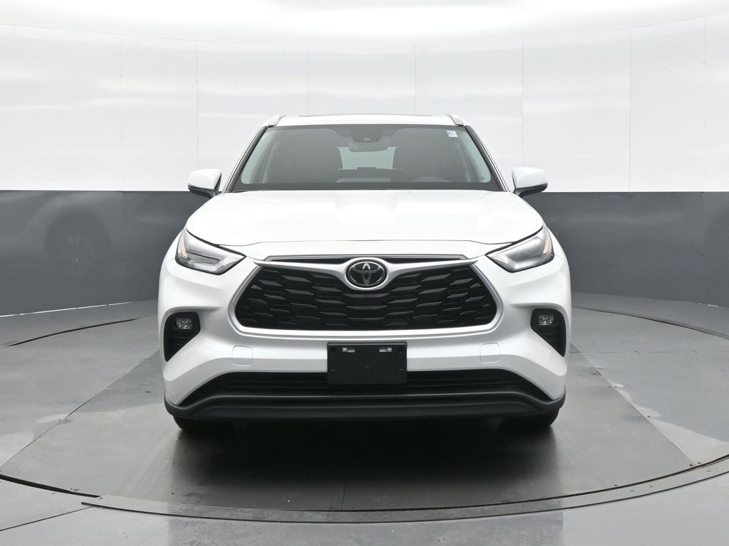 Certified 2025 Toyota Highlander Hybrid XLE with VIN 5TDKBRCH1SS659620 for sale in Kansas City