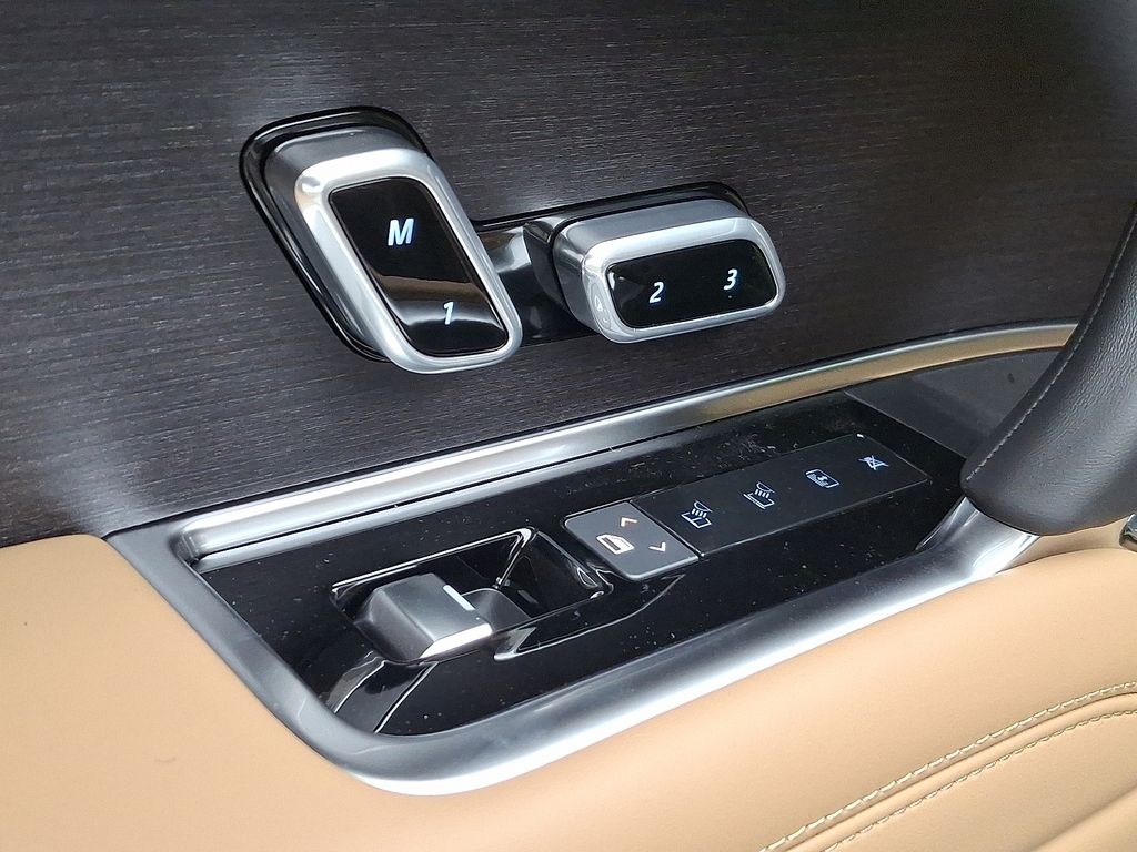 Thumbnail: 2025 Land Rover Range Rover - 8