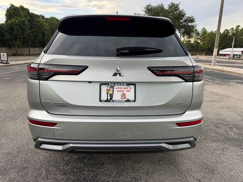 2025 Mitsubishi Outlander SE photo 4