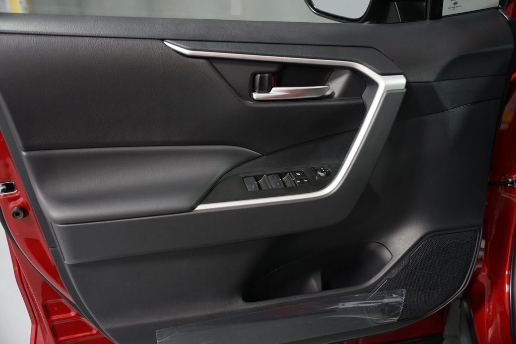 Thumbnail: 2025 Toyota RAV4 - 29