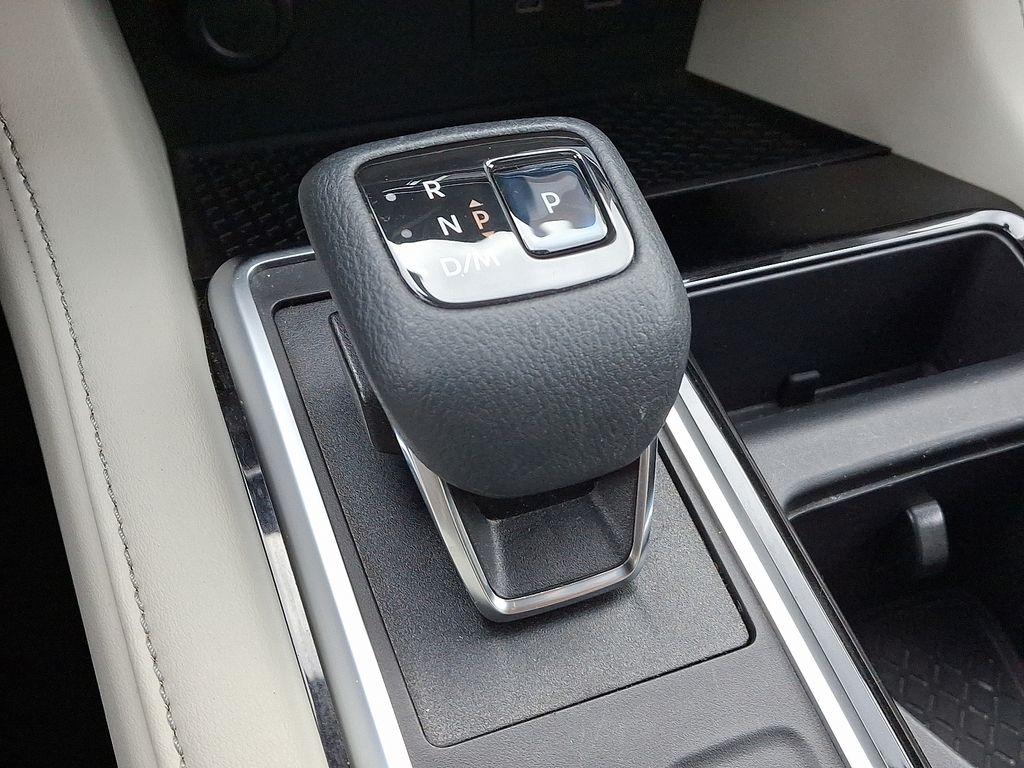 Thumbnail: 2022 Nissan Pathfinder - 17