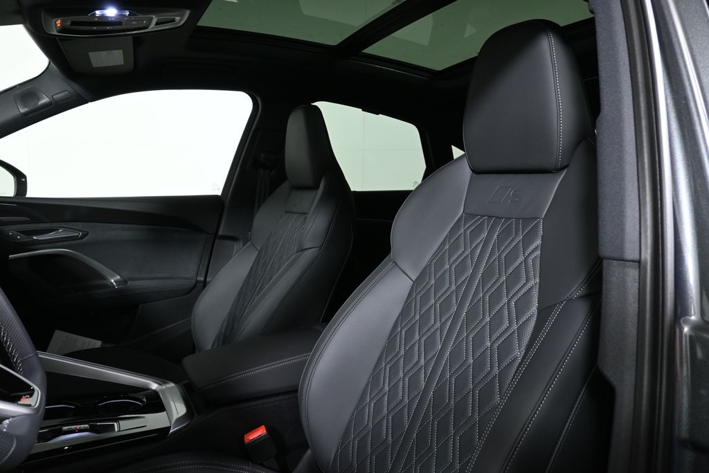 Thumbnail: 2026 Audi SQ5 - 16