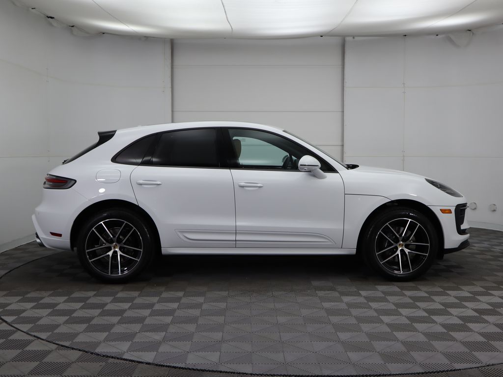 2025 Porsche Macan  4