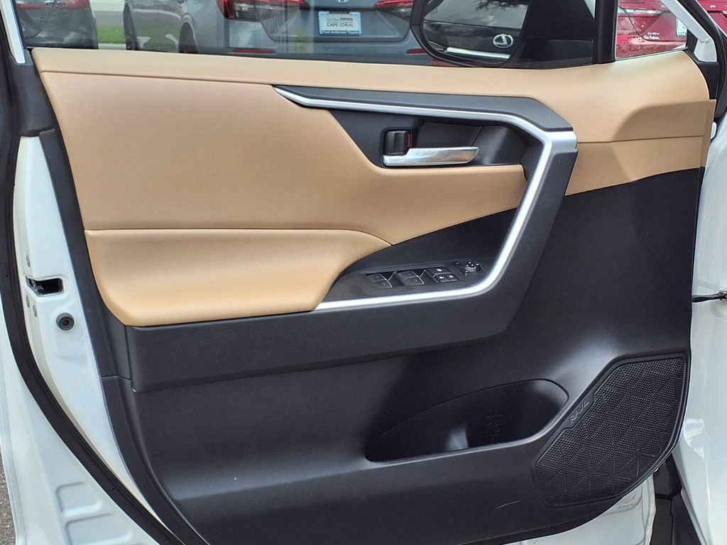 2022 Toyota RAV4 XLE - Photo 26