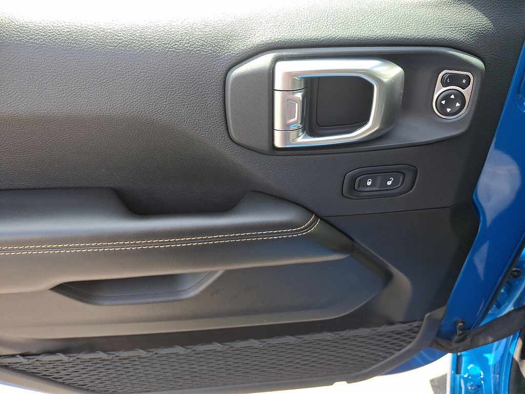 2024 Jeep Wrangler Sahara 4xe 13
