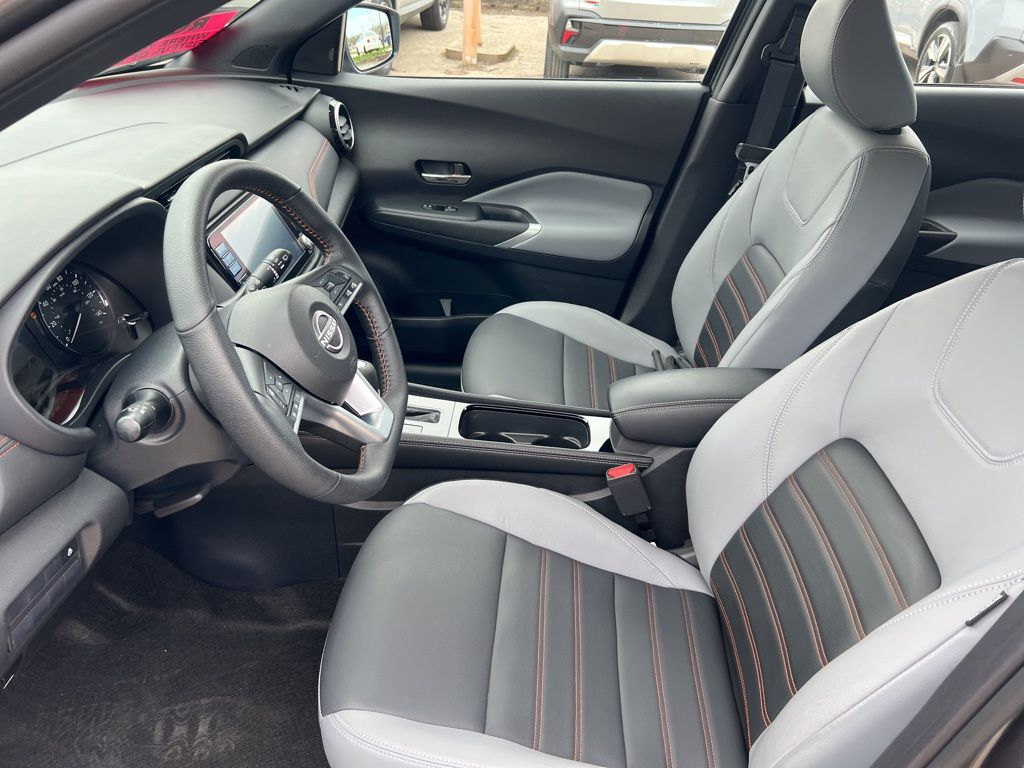 2024 Nissan Kicks SR photo