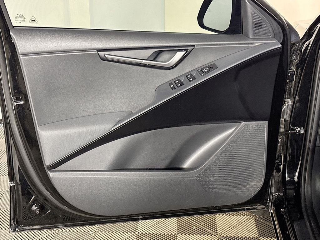 2024 Kia Niro LX
