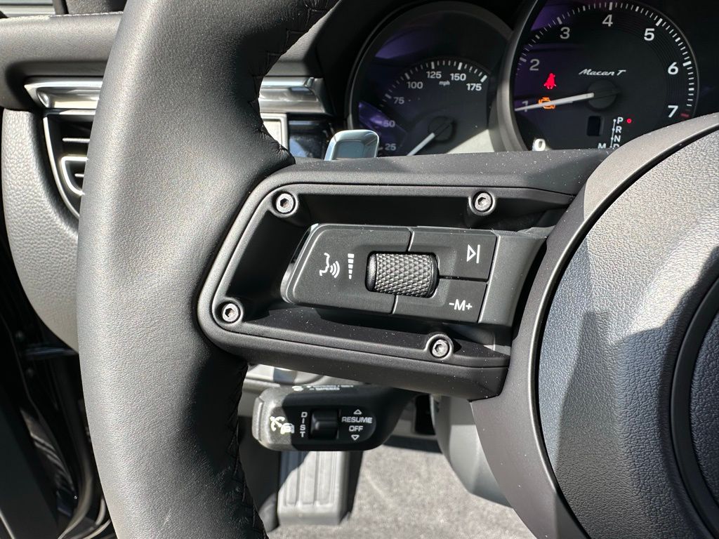 Thumbnail: 2026 Porsche Macan - 16