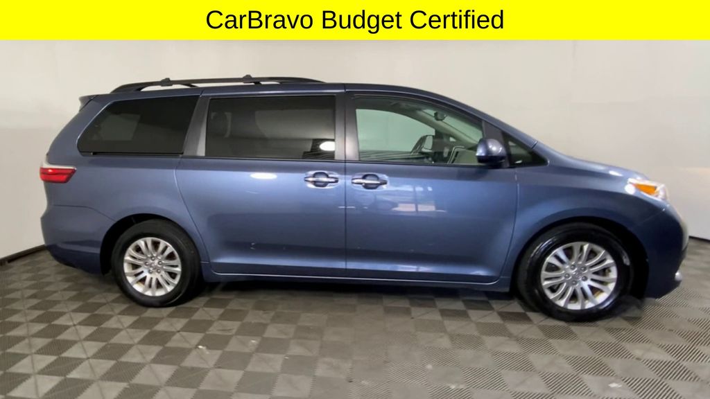 2015 Toyota Sienna XLE 9