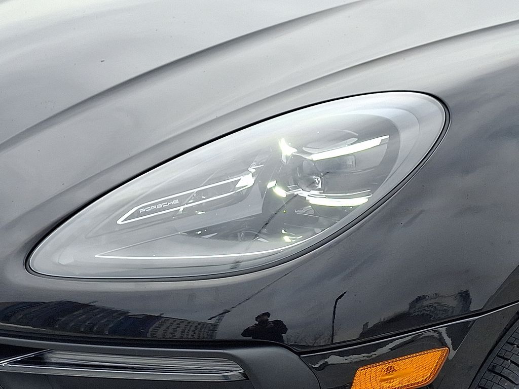 Thumbnail: 2026 Porsche Macan - 13