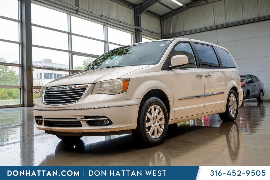  2011 Chrysler Town & Country Touring-L FWD   