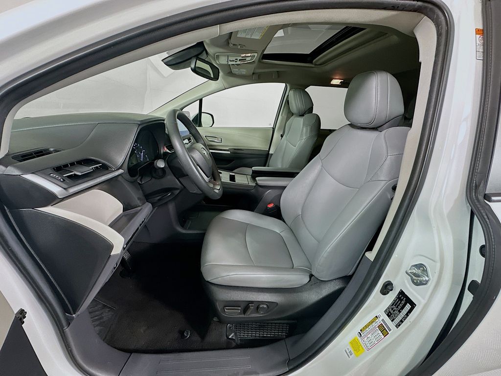 Thumbnail: 2024 Toyota Sienna - 20