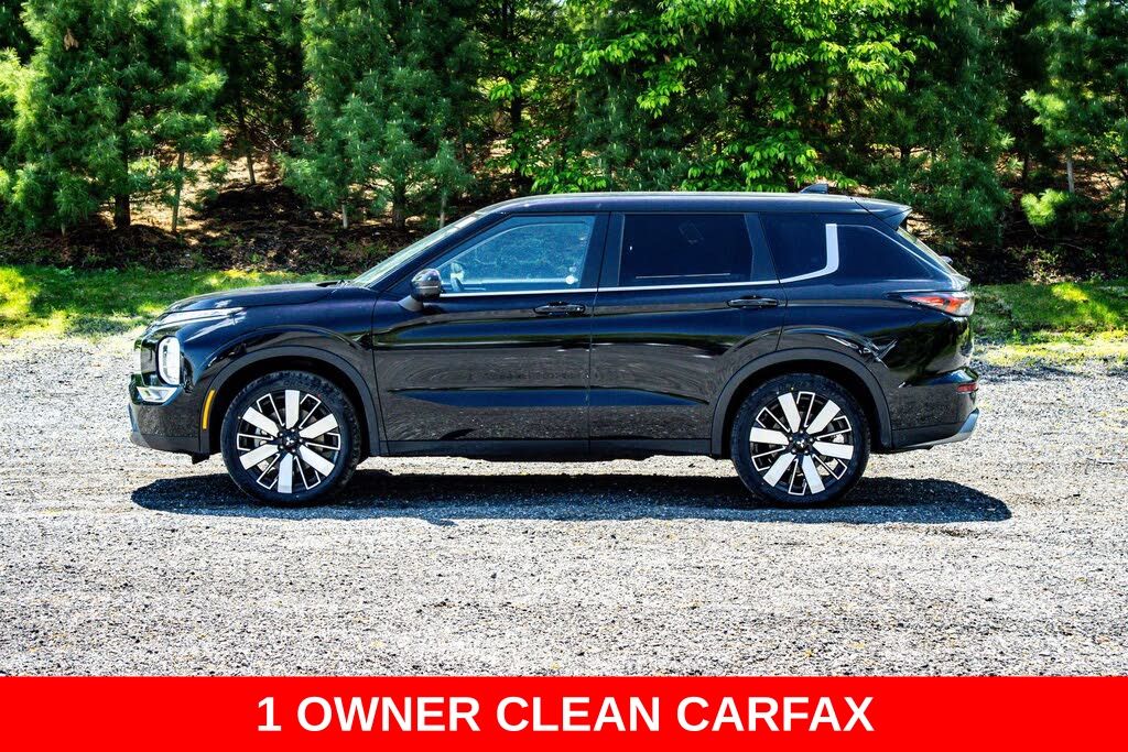 Labrador Black Pearl 2025 Mitsubishi Outlander SUV / Crossover Front-Wheel Drive Continuously Variable Transmission