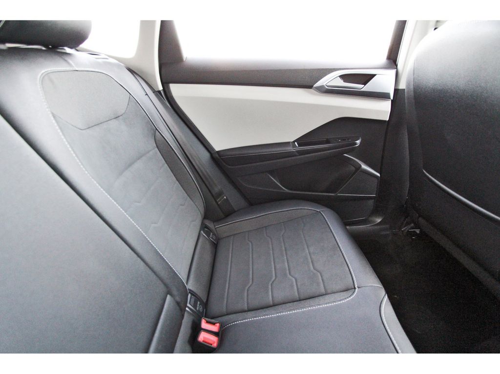 2025 Volkswagen Taos 1.5T SE - 11