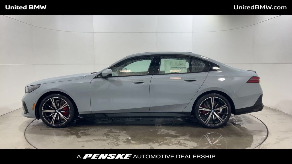 Thumbnail: 2026 BMW 5 Series - 5