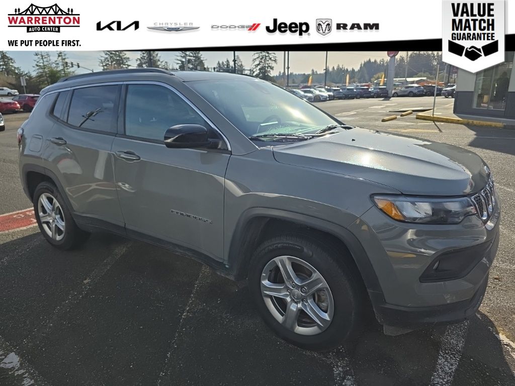 2023 Jeep Compass Latitude photo 4