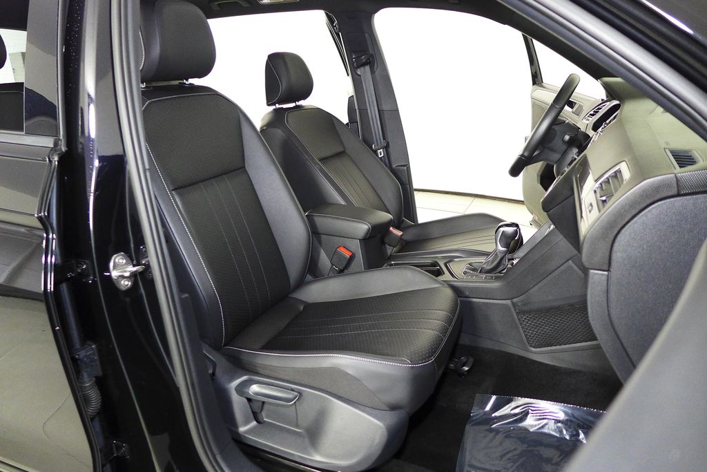 Thumbnail: 2023 Volkswagen Tiguan - 19