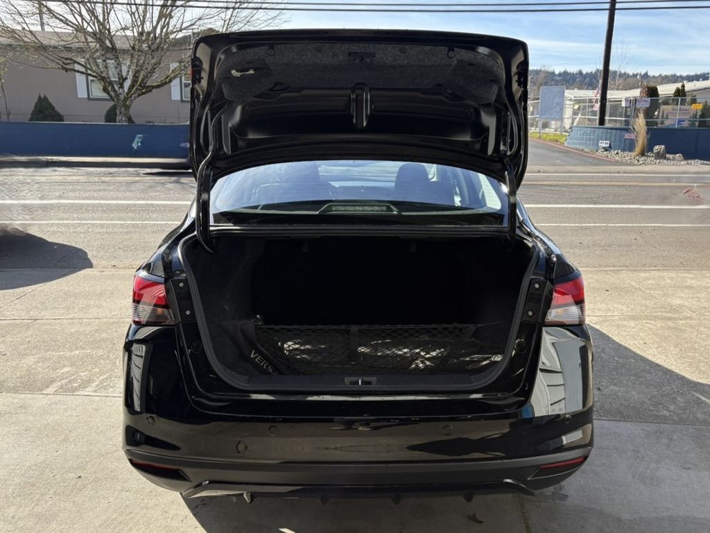 2025 Nissan Versa 1.6 SR