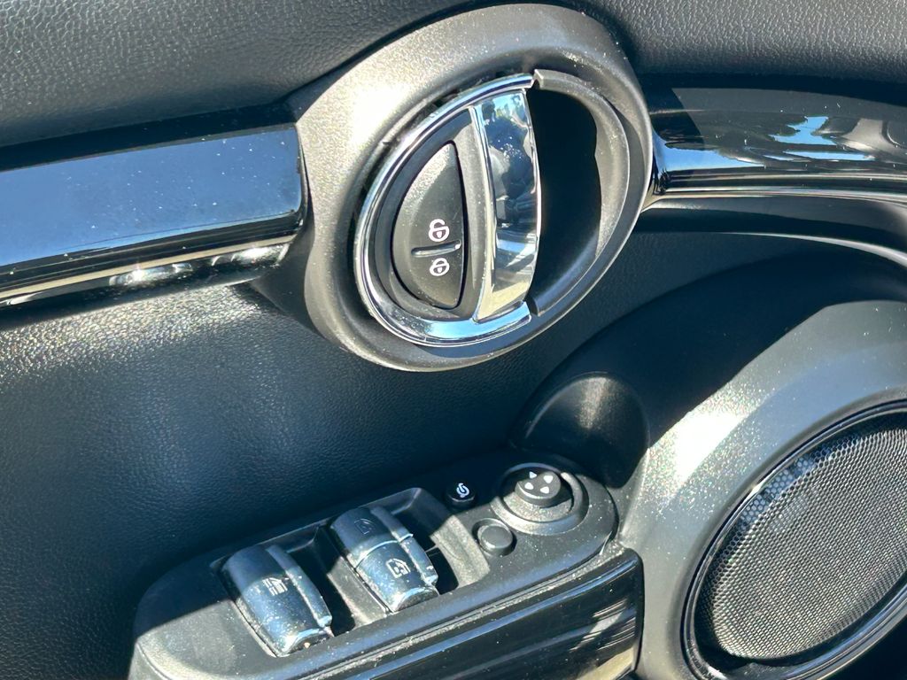 Thumbnail: 2023 MINI Cooper - 12