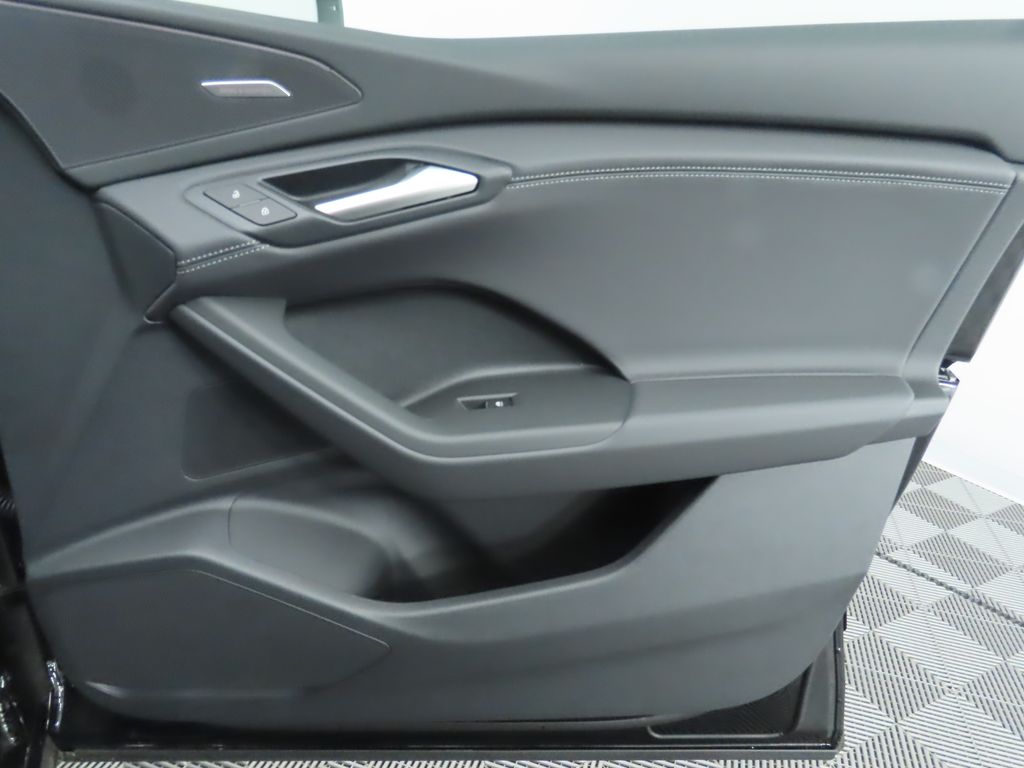 Thumbnail: 2025 Audi Q6 e-tron - 27