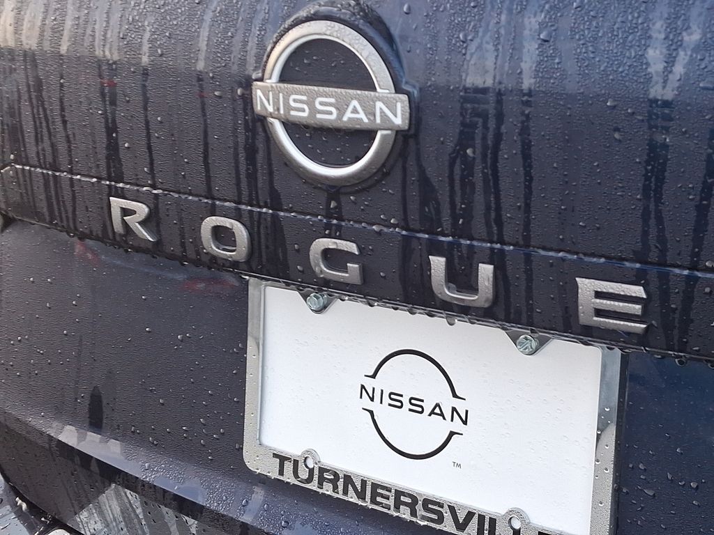 2025 Nissan Rogue SL 11