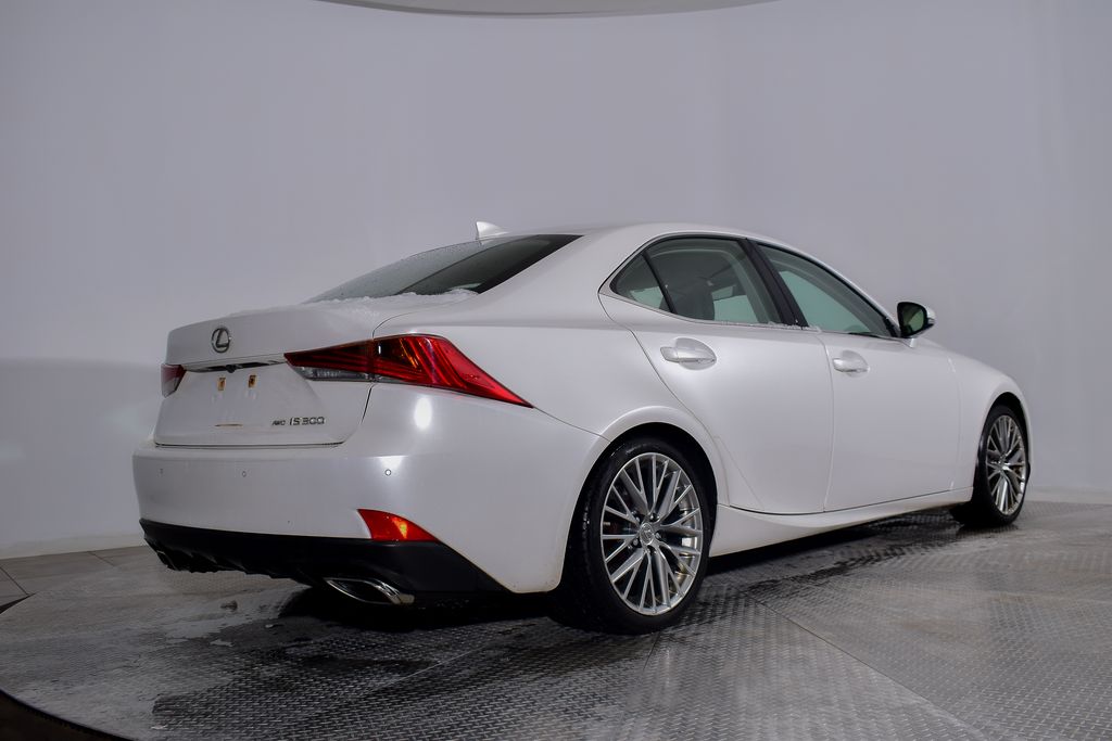 Thumbnail: 2018 Lexus IS - 5