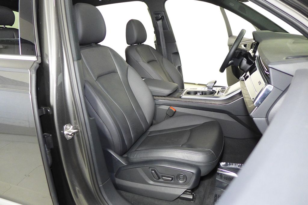 Thumbnail: 2022 Audi Q7 - 19