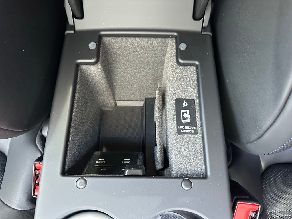 Thumbnail: 2026 Porsche Macan - 29