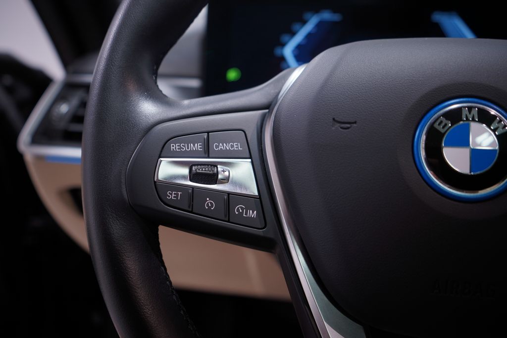 Thumbnail: 2023 BMW i4 - 20