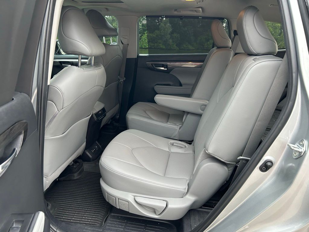 Thumbnail: 2024 Toyota Highlander - 14