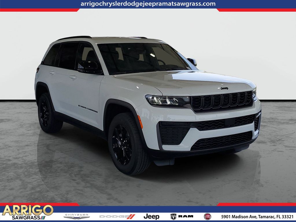 2026 Jeep Grand Cherokee Laredo Altitude