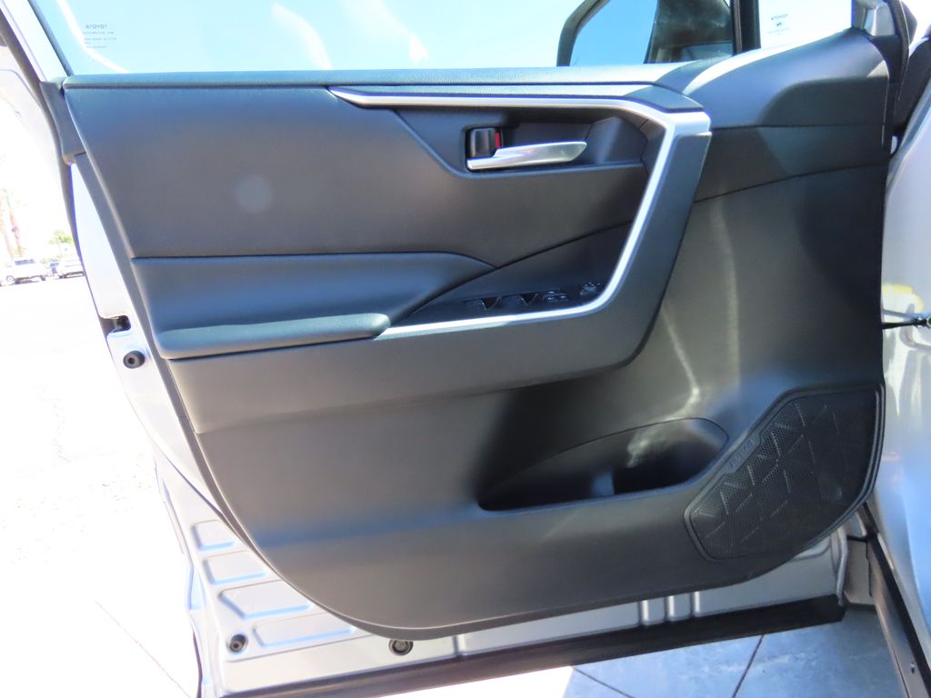 2024 Toyota RAV4 XLE 23