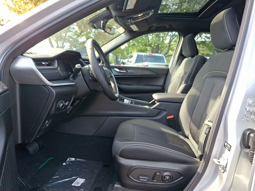 New 2025 Jeep Grand Cherokee SUV