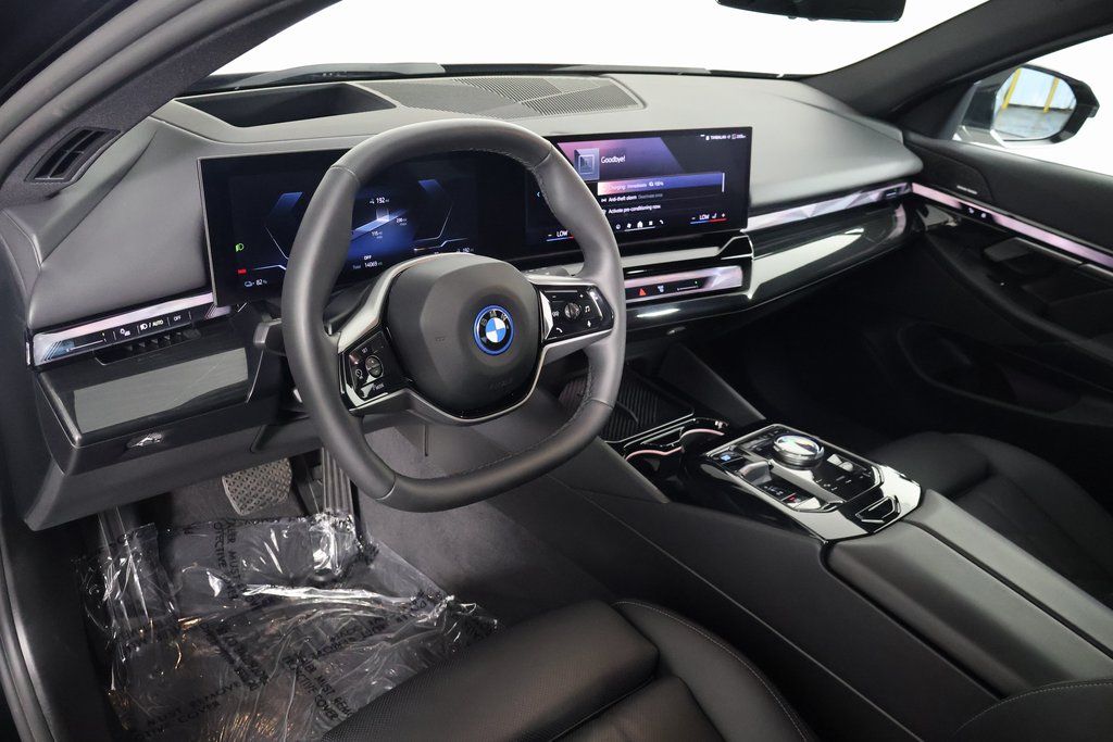 Thumbnail: 2025 BMW i5 - 7
