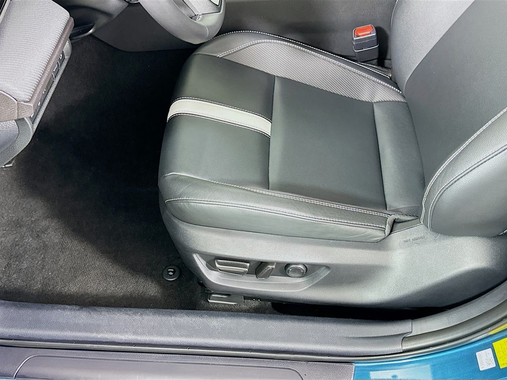 Thumbnail: 2025 Toyota Camry - 19