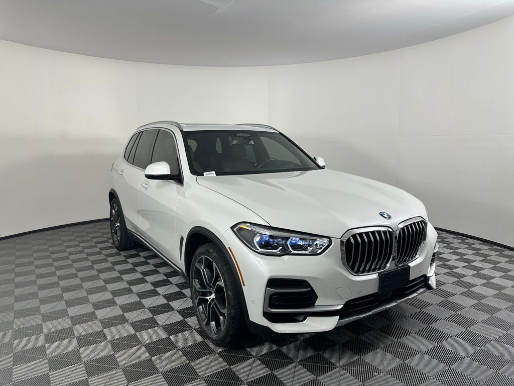 Thumbnail: 2022 BMW X5 - 3
