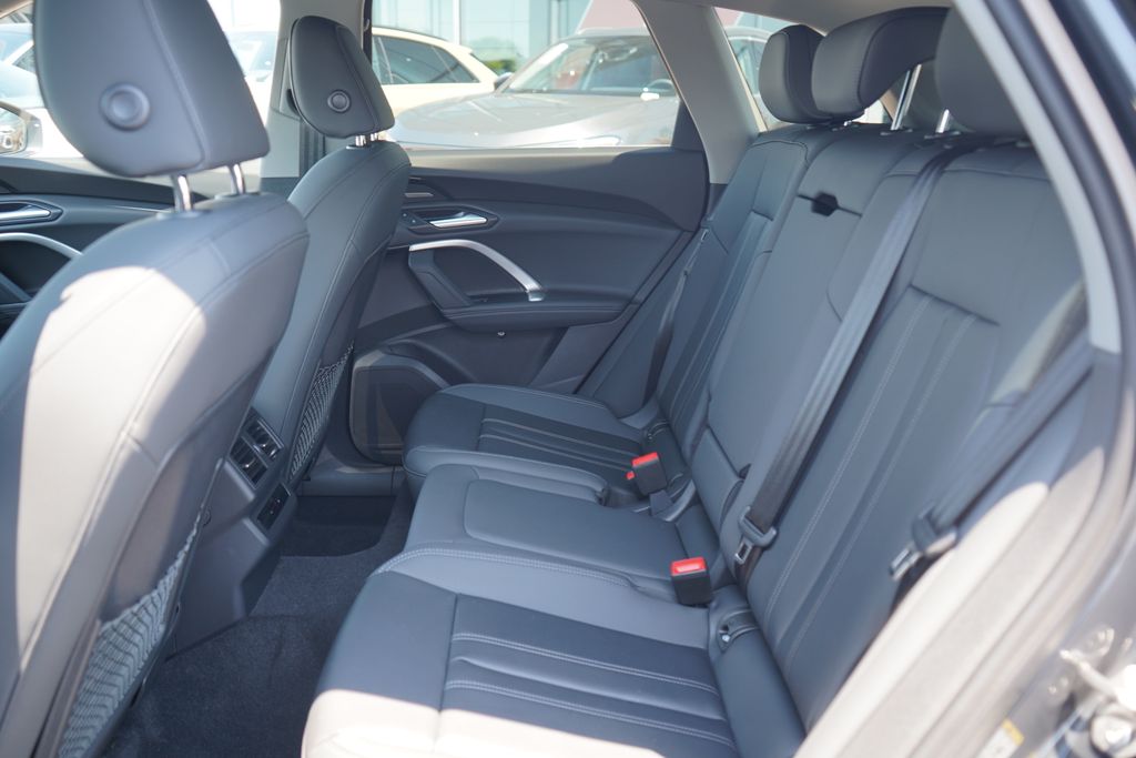 Thumbnail: 2025 Audi Q5 - 7