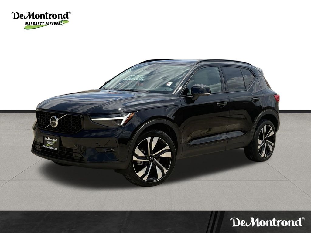 2025 Volvo XC40 B5 Ultra Dark Theme - 0