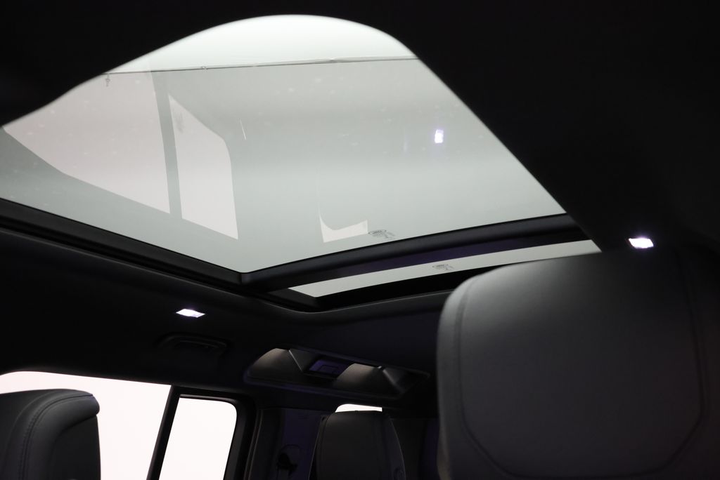 Thumbnail: 2022 Land Rover Defender - 13