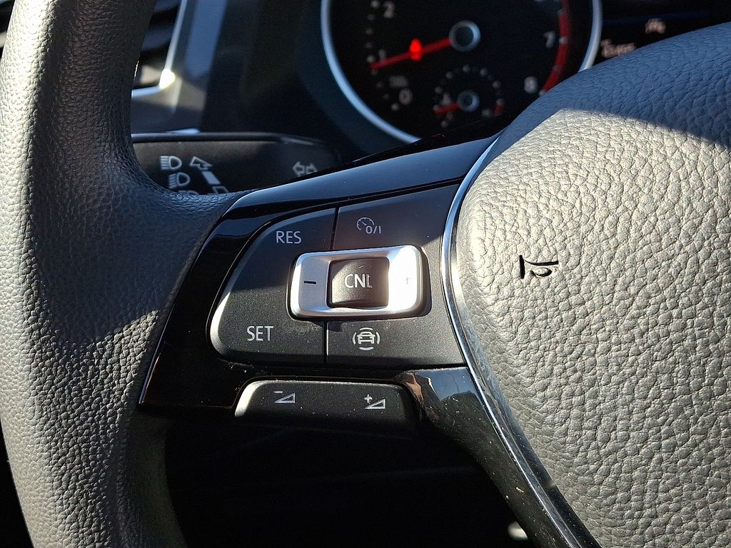 Thumbnail: 2021 Volkswagen Tiguan - 21