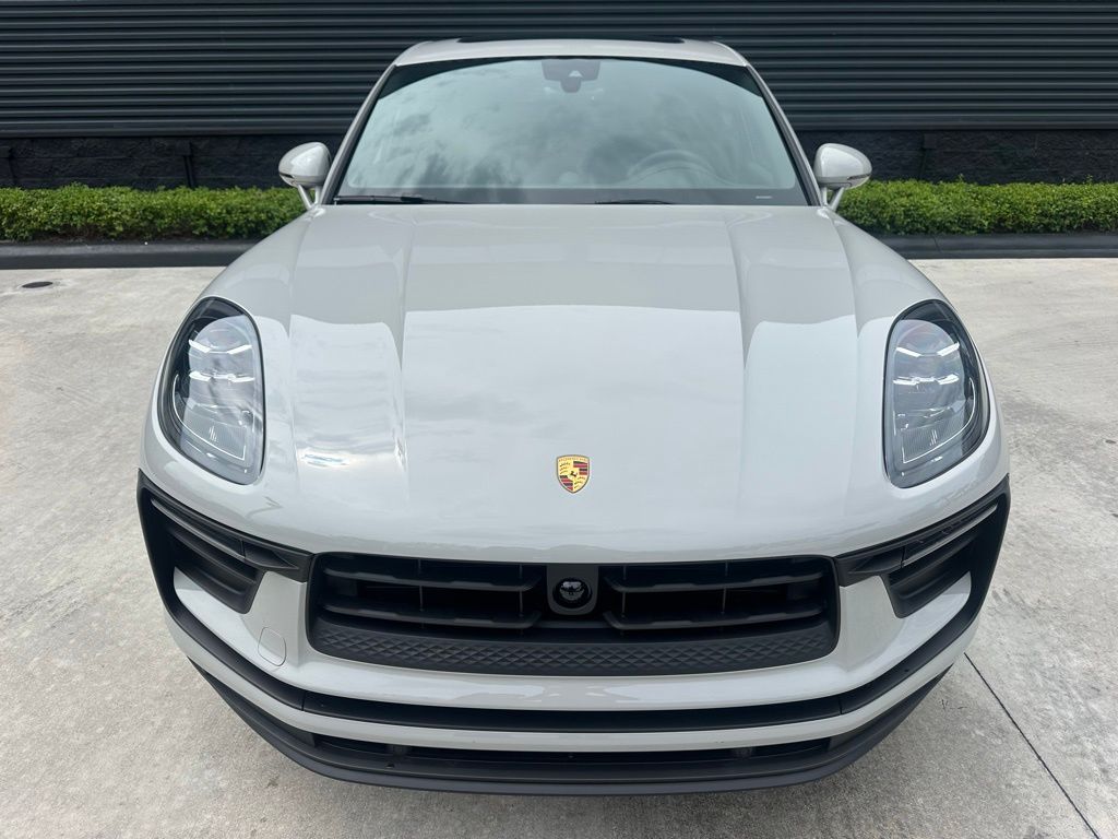 Thumbnail: 2026 Porsche Macan - 8